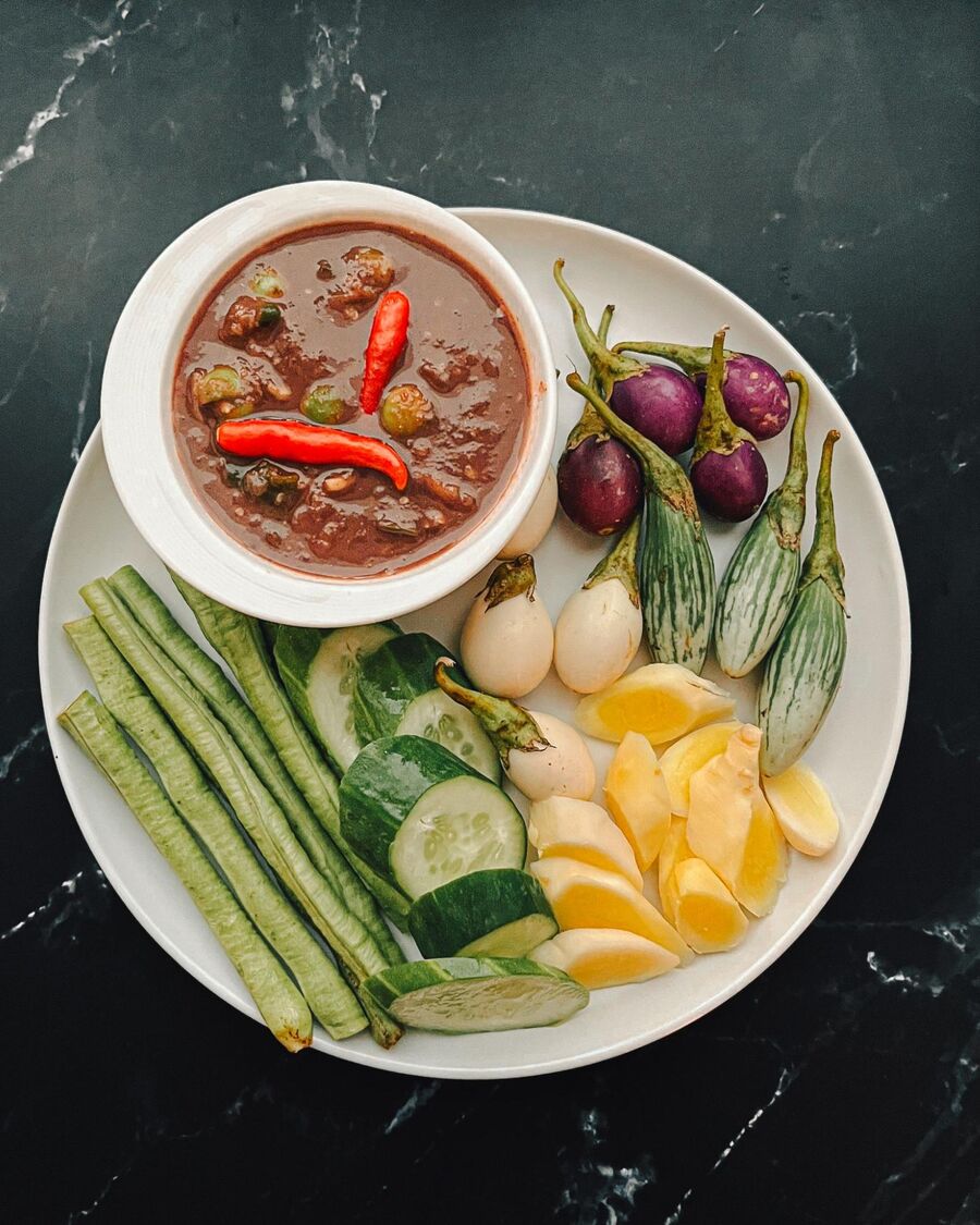 Then serve with fresh vegetables or blanch them in hot water for 1–2 minutes. Enjoy!