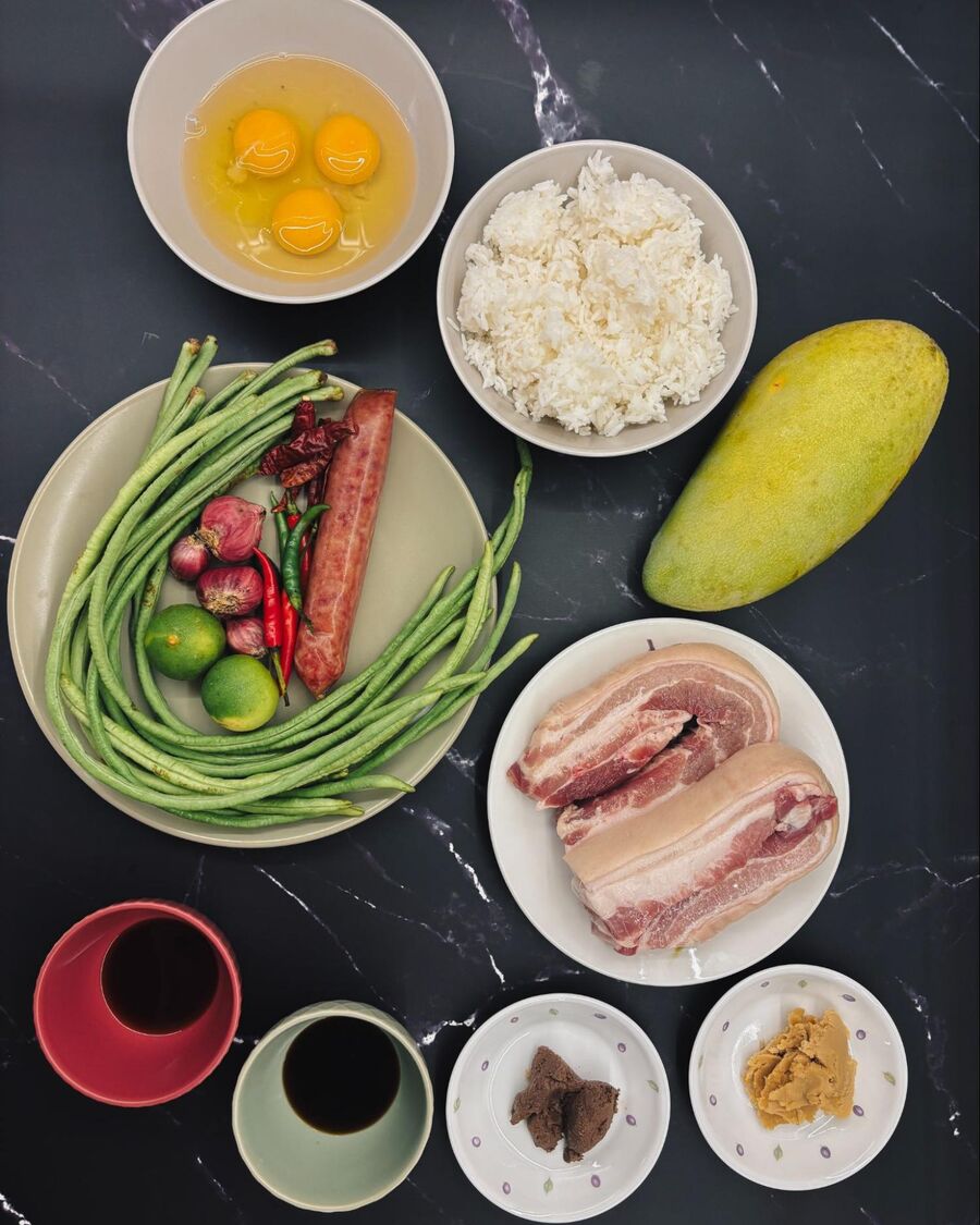 Start by gathering all the essential ingredients you’ll need to make Khao Kluk Kapi.