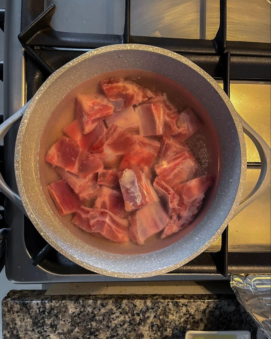 Place a medium pot over medium-high heat. Add the spare ribs and pour in enough water to cover them.