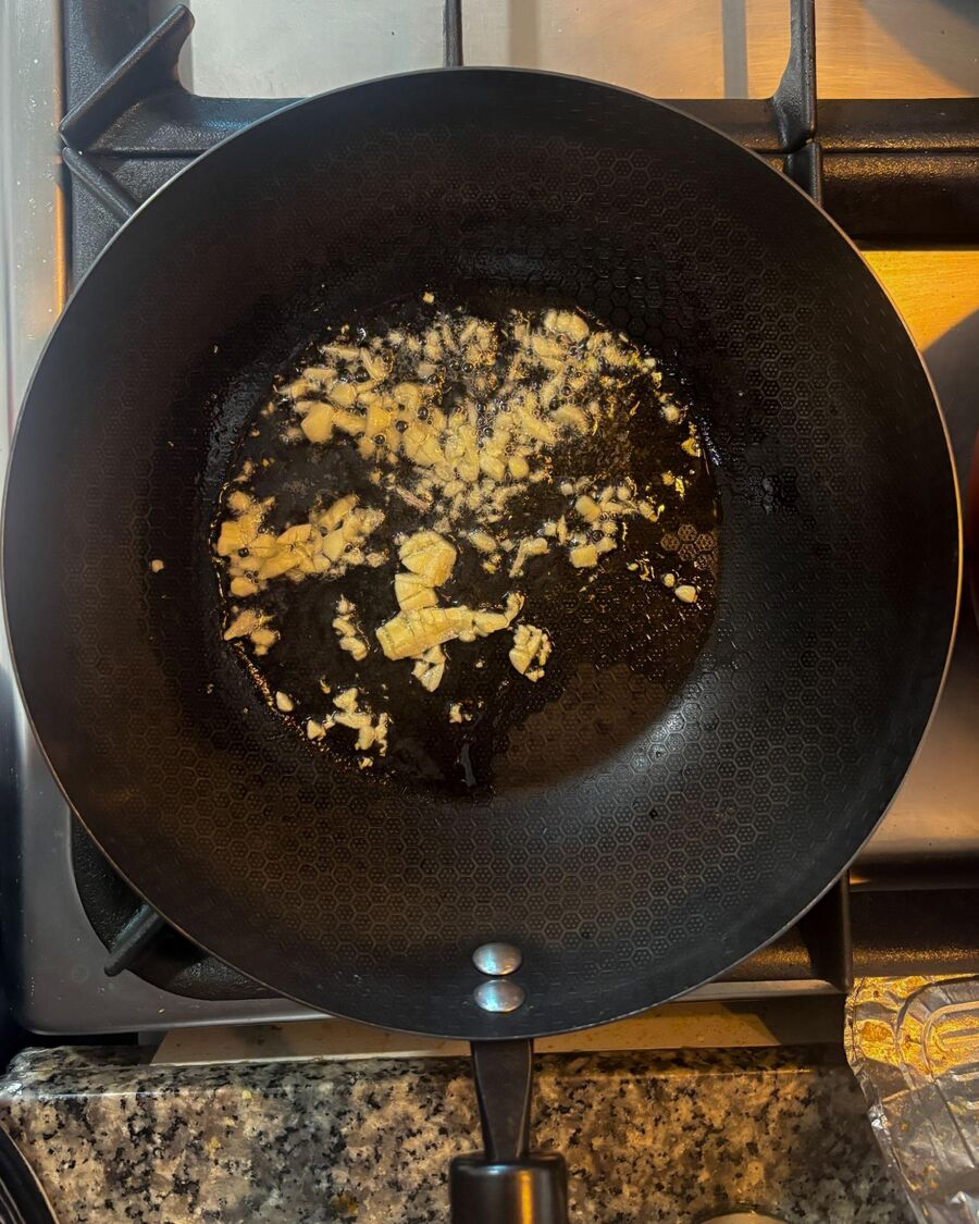 In a wok over medium-high heat, add 2 tablespoons of cooking oil. Once the oil is hot, add the minced garlic and stir-fry until it turns lightly golden and fragrant. In a wok over medium-high heat, add 2 tablespoons of cooking oil. Once the oil is hot, add the minced garlic and stir-fry until it turns lightly golden and fragrant.