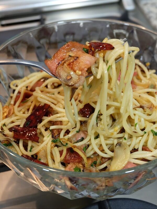 Spicy Bacon and Garlic Spaghetti Recipe