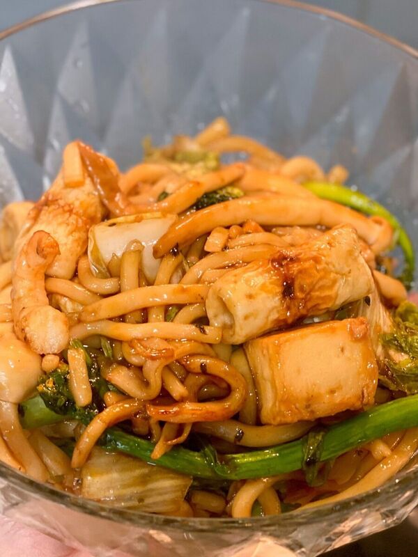 5 minutes Seafood Udon Stir-Fried with Sukiyaki Sauce Recipe