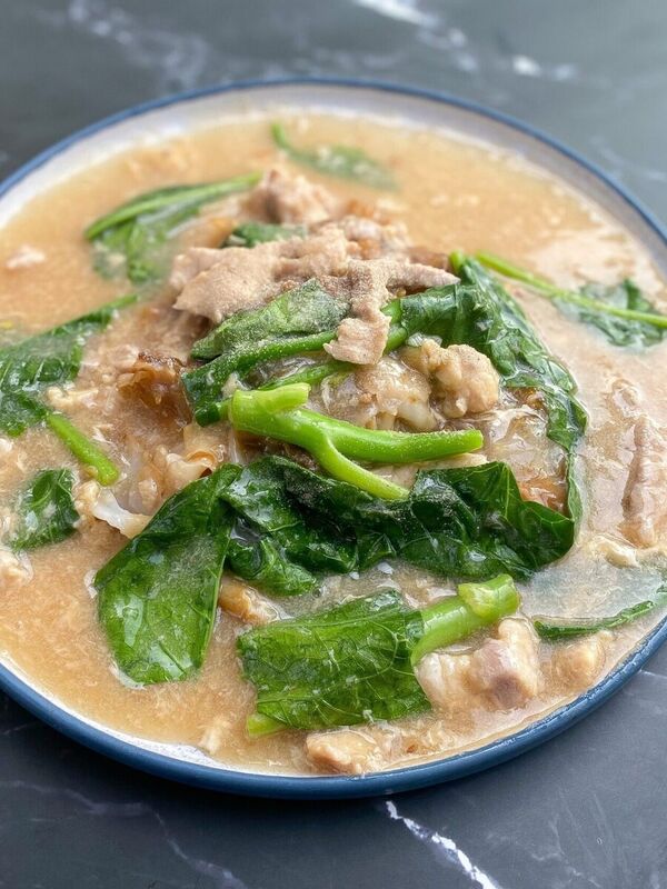 Thai Stir-Fried Rice Noodles with gravy Recipe (Rad Na)