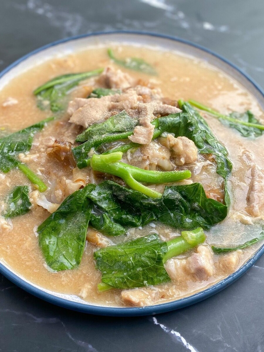 Thai Stir-Fried Rice Noodles with gravy Recipe (Rad Na)