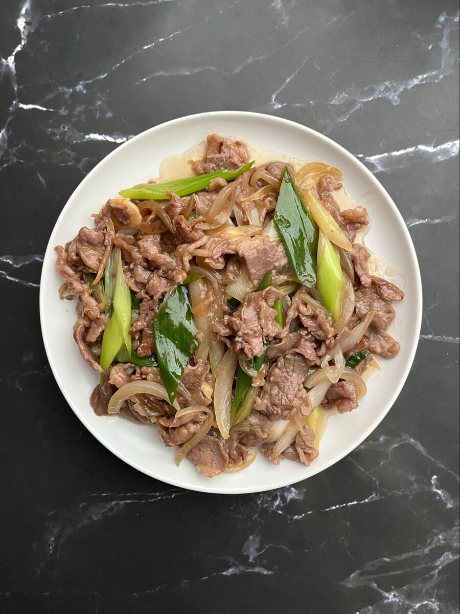 Sliced Wagyu Beef and Leek Stir-Fry Recipe
