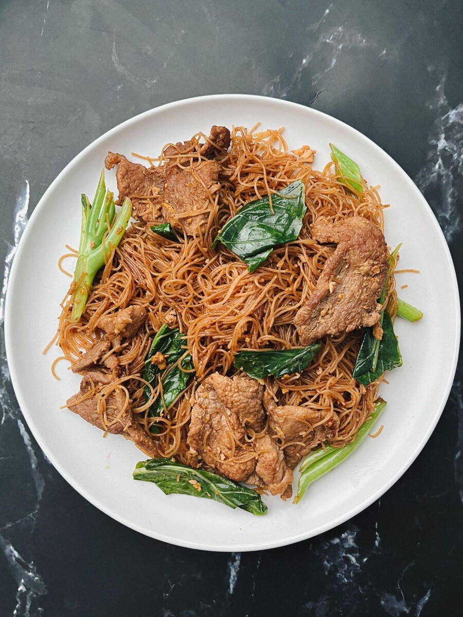 Authentic Thai Stir-Fried with Rice Vermicelli (Pad See Ew Sen Mee)